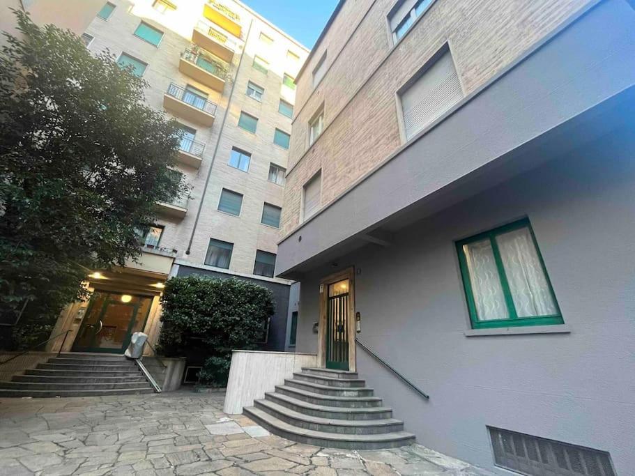 Monolocale In Centro Con Terrazzo Milan